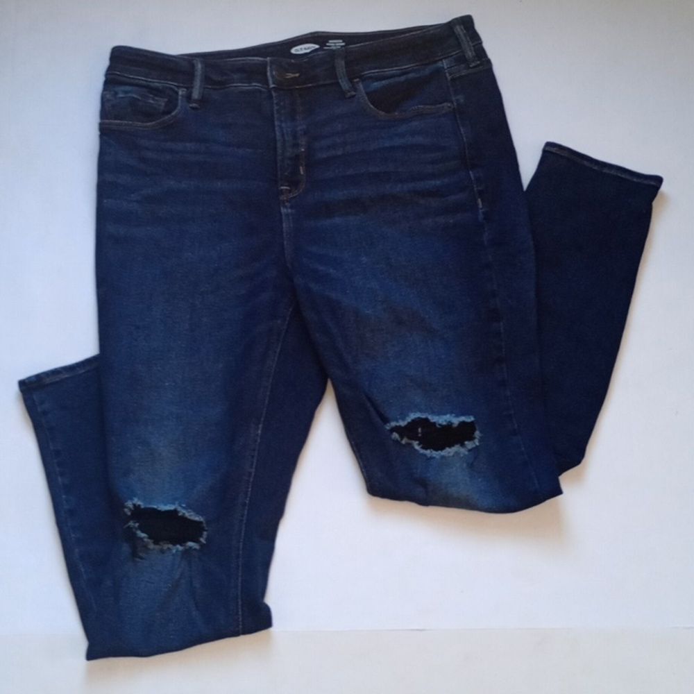 Size 14 Old Navy Rockstar Super Skinny Suzie Jeans Distressed Ripped Knee